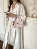 Bolso de mano retro minimalista transfronterizo para mujer, bolso de hombro casual de gran capacidad, nuevo bolso cruzado ligero de lujo de Henggeng para el día a día