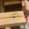 Anillo abierto de alta gama estilo coreano y japonés, delgado en la cintura, totalmente incrustado de diamantes para mujer, simple y único, accesorio de anillo de cobre ajustable, joya de mano versátil