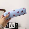 Estojo de Lápis de Grande Capacidade com Estampa Simples de Morango, Alto Valor Estético, Bolsa Fofa para Armazenamento de Material Escolar para Meninas e Estudantes