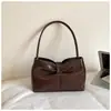 Bolso de axila de moda transfronterizo de nicho para mujer de alta gama, nuevo bolso nube de cuero encerado al aceite vintage, elegante bolso de mano para hombro