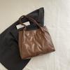 Bolsa Casual e Versátil de Grande Capacidade para Mulheres 2025 Nova Moda Outono e Inverno Bolsa Tote Plissada de Nicho para Trabalho Bolsa de Ombro para Trabalho