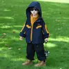 Conjunto de dos piezas cortavientos para niño para primavera y otoño, estilo coreano, chaqueta deportiva con capucha elegante y genial para niños pequeños