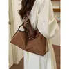 Bolso de hombro grande retro con estampado de leopardo para otoño e invierno para mujer, nuevo bolso tote multifuncional para el hombro 2026, adecuado para que lo usen los estudiantes universitarios en clase