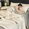 Colcha de Verão Bordada Xiyin Temu Comércio Exterior Transfronteiriço, Colcha de Verão Refrescante de Seda Gelada, Colcha Fina para Ar Condicionado de Dormitório Atacado