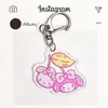 Chaveiro Sanrio Cereja Fofo para Namorada Casal Pingente de Mochila Escolar Acrílico Acessórios Criativos Pingente de Mochila Escolar