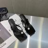Pantuflas de Exterior de Tacón Fino Estilo Francés para Mujer, Novedad Verano 2026, Chanclas Blancas Versátiles con Tira de Dedo y Punta Cuadrada, Tacón Alto con Perlas