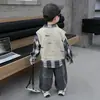 Conjunto de Ropa de Otoño para Niños 2026 Nuevo Estilo Coreano Camisa para Niño Pequeño, Chaleco, Conjunto de Tres Piezas, Ropa Infantil de Primavera y Otoño Moderna