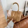 Elegantes bolsos pequeños para mujer, versátiles para primavera y verano, nuevo modelo 2025 con textura de calidad, populares este año, bolso cruzado, bolso de mano, bolso tipo cubo