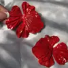 Novos Brincos Deslizantes de Metal Tridimensional com Senso de Design Vintage Brincos de Flor de Luxo Leve Europeus e Americanos Brincos Modernos Versáteis