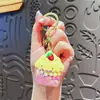 Novo Chaveiro de Copo de Sorvete de Morango com Óleo Fofo Frasco com Areia Movediça Coração de Menina Pingente de Bolsa Pequeno Presente Venda por Atacado