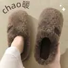 Pantuflas de algodón de lana de cordero para hombre de otoño e invierno, pantuflas peludas simples de suela gruesa para el hogar, antideslizantes y cálidas, pantuflas de algodón para parejas de mujeres, venta al por mayor