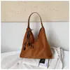 Bolso de hombro retro de gamuza estilo coreano para mujer, nuevo bolso de moda 2025 de gran capacidad para llevar debajo del brazo, bolso tote casual para el día a día