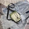 Bolsa Transversal Niche Sports Bolsa Casual Pequena Street Masculino e Feminino Simples 2025 Tendência Primavera Bolsa Balde de Ombro