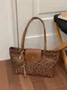 Bolso de Gran Capacidad Retro de Gamuza Mate Transfronterizo para Mujer 2026 Nuevo Diseño de Moda para el Trabajo y el Trayecto Bolso de Hombro Tote
