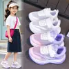 Zapatillas blancas para niños, zapatillas deportivas para niñas, malla transpirable, suela suave, nuevo modelo de verano, zapatillas ligeras para correr para niños mayores