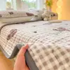 2026 Nuevo Otoño Invierno Engrosado Leche Polar Estampado Protector de Cama Colchón Otoño Invierno Cálido Protector de Cama Hogar Protector de Cama Tres