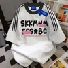 Nova Camiseta Simples com Estampa de Letras e Três Listras, Manga Curta, para Homens e Mulheres, Verão Casual Solta Top Ins