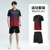 Conjunto simples de roupas esportivas masculinas de secagem rápida para fitness, camiseta de manga curta de verão para corrida matinal, treino de basquete e shorts de academia