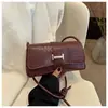 Bolsa de Axila de Moda Nicho Estilo Francês para Mulheres 2025 Nova Tendência Retrô Bolsa de Ombro para Trabalho Popular Fivela de Cinto Bolsa Transversal