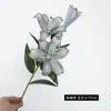 Flor de Lírio Artificial de 3 Cabeças Estilo Europeu Retrô Lírio de 3 Cabeças Pintura a Óleo Lírio Gradiente Ornamentos de Flores Artificiais de Alta Qualidade