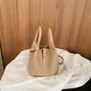 Bolsa de mão pequena super popular para mulheres, nova bolsa de ombro de nicho para o outono de 2026, bolsa tiracolo tipo balde