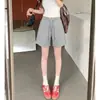Pantalones cortos deportivos grises para mujer para verano, pantalones casuales finos de pierna ancha, estilo holgado y casual, adecuados para mujeres petite, pantalones cortos de tres cuartos