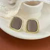 Pendientes Metálicos Geométricos Simples de Moda Retro Francesa para Mujer, Lujo Ligero Personalizado, Pendientes Versátiles y de Diseño Único al por Mayor