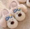 Zapatillas de algodón suaves y lindas con temática de perro y gafas de estrella, nuevo estilo curativo para otoño e invierno 2026, zapatos deslizables peludos para el hogar