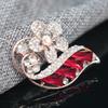 Nuevo broche elegante de estilo retro europeo y americano con forma de flor pequeña, accesorio de moda con cristales y diamantes de imitación, broche de flor de ciruelo.