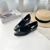 Sapatos de vovó quadrados com aumento de 5 cm de altura, de tira única, sola macia para mulheres, novo estilo retrô outono 2026, sapatilhas quentes com forro de fleece