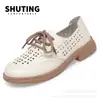2026 Novo Estilo Sapatos de Mãe Verão Solado de Borracha Solado Macio Antiderrapante Vazado Respirável Sapatos para Mulheres Idosas Venda Direta do Fabricante