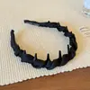 Faixa de Cabeça Torcida Preta de Cetim Estilo Francês para Mulheres com Coroa Alta, Faixa de Cabeça Dentada Antiderrapante, Faixa de Cabelo da Moda para Lavar o Rosto