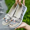 Nuevos zapatos de tela de Beijing de primavera y otoño para mujer de Bai Zhenhe, zapatos de abuela de suela blanda, zapatos antideslizantes para mamá, casuales y transpirables para mediana edad y ancianos