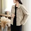 Foto real de un cárdigan tipo suéter estilo Chanel para mujer, versión coreana, adelgazante, elegante, corto, con cuello de solapa