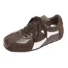 Zapatillas casuales para aumentar la altura, nuevo estilo 2026 para mujer, zapatillas deportivas, zapatillas de entrenamiento alemanas retro de otoño, diseño de bloques de color para mujer