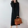 26 Otoño Invierno Nuevo Vestido de Punto de Lana Pura de Siete Puntos Engrosado con Cuello Redondo Falda Larga de Raya con Abertura Suéter Capa Base para Mujer