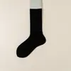 Meias Femininas de Algodão Cor Sólida Personalizadas, Meias Femininas de Cano Alto Estilo Slouch para Outono e Inverno, Meias Casuais Antiderrapantes com Listras Verticais, Atacado de Zhuji