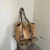Bufanda de Seda con Borlas y Cuentas Retro Bolso de Mano Tejido 2026 Nuevo Gran Capacidad Gamuza Bolso de Hombro Único para Viajar
