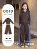 Conjunto de Roupa Esportiva para Meninas Outono 2026 Novo Estilo Crianças Maiores Jaqueta Calça de Pernas Largas Conjunto de Duas Peças Moda Infantil para Meninas