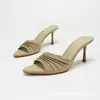 Zapatos de tacón alto de gamuza verde dopamina, nuevas sandalias de tiras finas de punta abierta con pliegues de alta gama, pantuflas sexys de verano