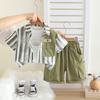 Conjunto de Camisa de Verão para Meninos 2025 Novas Roupas de Verão para Bebê Camisa de Manga Curta Elegante com Listras Verticais Conjunto de Três Peças para Entrega na Moda