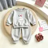 Conjunto Dulce para Niñas 2026 Otoño Nuevo Estilo Dibujos Animados Sudadera con Capucha de Manga Larga Pantalones Deportivos Conjunto Casual Elegante de Dos Piezas para Niños Pequeños Moderno
