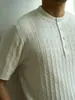 Camiseta tejida casual de manga corta para hombre estilo americano con cuello henley, estilo vintage de verano nuevo, top casual versátil