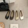 Zapatos planos bajos minimalistas de estilo coreano para mujer, nuevo modelo 2026, zapatos para ir al trabajo con decoración metálica, mocasines tipo abuela