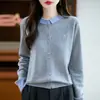 Cardigã de Tricô Feminino Lã Fina Outono e Inverno Novo Estilo Design de Gola Contrastante Duas Peças Falsas Jaqueta com Estampa de Borboleta