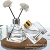 Frasco de Vidro Quadrado Transparente para Aromaterapia com Tampa de Alumínio Eletroquímico, Frasco Difusor de Aroma com Rattan e Flores Secas, Peça Decorativa para Uso em Hotéis e Residências