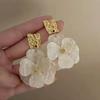 Pendientes Estilo Retro Hong Kong Otoño e Invierno Celebridad de Internet Pendientes de Lujo Ligero Gama Alta Oro Perla Pendientes Versátiles para Mujer