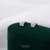 Pendientes pequeños de plata de ley s925 con diseño floral y cierre de rosca para mujer, ear cuffs de rosca con diseño simple y de nicho, pendientes elegantes para venta al por mayor