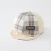 Al por mayor Otoño 2026 Lana Cálida Gorra de Pato para Bebé Estilo Coreano Serie a Cuadros para Niños y Niñas Sombrero de Ala Suave de Moda para Bebé