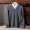 Camiseta Base de Punto Cálido con Cuello en V para Negocios, Otoño/Invierno 2026, para Hombres de Mediana Edad, Nuevo Suéter de Cachemira